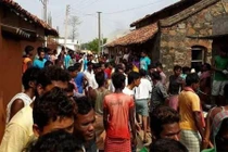 Video: Nghi bắt cóc trẻ em, 5 người đàn ông bị đánh chết