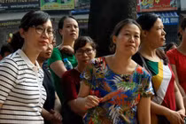 Phụ huynh Hà Nội quay cuồng trước “luật” riêng của các trường tư