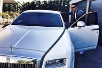 Cristiano Ronaldo khoe SUV siêu sang Rolls-Royce Cullinan mới