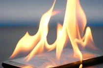 Pin iPhone phát nổ, phá hỏng nội thất Jeep Cherokee 2019