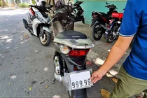 Đại gia Việt chi 2,68 tỷ tậu biển số xe máy 50AA-999.99