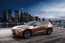 Cận cảnh Toyota Crown Estate 2025 vừa mở bán, từ hơn 1 tỷ đồng