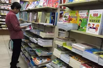 TP.HCM: Hé lộ nguyên nhân sách giáo khoa thiếu trầm trọng đầu năm học mới