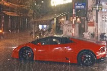 Làm gì khi ôtô của bạn ngập nước trong mùa mưa bão?