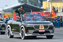 VinFast VF9 mui trần tại lễ tổng duyệt đại lễ 50 năm thống nhất 