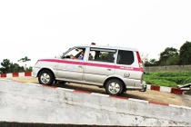 Kiến thức khởi hành ngang dốc cho người lái ôtô số sàn