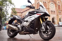 BMW S1000XR chính hãng giá hơn 700 triệu tại VN