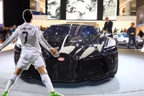 Ronaldo không mua siêu xe Bugatti đắt giá nhất thế giới