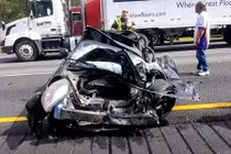 Xe Toyota MR2 tai nạn "nát bét", người lái vẫn bình an 