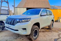 Toyota Land Cruiser Prado 27 năm tuổi "hồi sinh" mới cứng, xịn sò