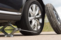 Sử dụng lốp xe ôtô bao nhiêu lâu phải thay 1 lần?