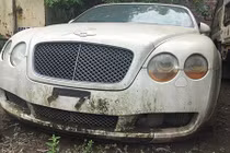 Xe sang Bentley mui trần tiền tỷ "bỏ xó" tại Hà Nội