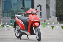 Xe máy điện "nhái" Honda SH tăng giá lên 32,9 triệu đồng