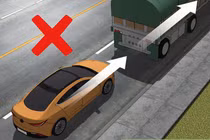 Những sai lầm phổ biến của tài xế xe con khi lái cạnh ôtô tải