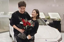 Vợ chồng Trang Lou sắm Maserati Ghibli gần 5 tỷ đồng 