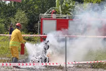 Việt Nam thử nghiệm thành công bình chữa cháy pin xe điện