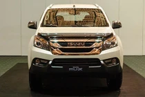 Isuzu mU-X “hàng tồn” tại Việt Nam giảm giá 150 triệu