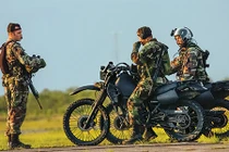 “Xế nổ” Yamaha XT 600 độ độc phong cách lính đặc nhiệm