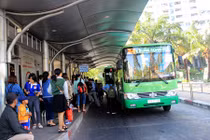 Đình chỉ nhân viên lái xe buýt đâm trọng thương tài xế Grab