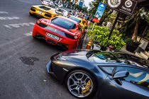 Thiếu gia Việt "show hàng" dàn siêu xe trăm tỷ tại Sài Gòn