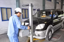 Hàng loạt xe ôtô đi đăng kiểm, trượt kiểm định khí thải