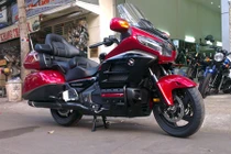 Cận cảnh “Ông vua đường trường 2015” tại VN đắt hơn xế hộp 