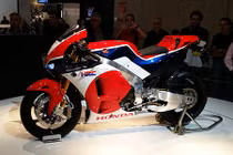 "Mãn nhãn" màn lắp ráp thủ công siêu môtô Honda RC213V-S