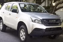 Isuzu MU-X "đại hạ giá" còn 745 triệu tại Việt Nam