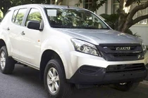 Isuzu MU-X "đại hạ giá" còn 745 triệu tại Việt Nam