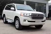 Toyota Land Cruiser 2016 giá 5,5 tỷ đồng tại Hà Nội