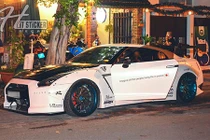Nissan GT-R độ "khủng" rao bán 2,8 tỷ ở Sài Gòn
