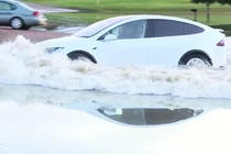 Xe ôtô mới sẽ được kiểm tra mức độ an toàn khi ngập nước
