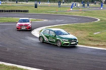 Cầm lái 30 mẫu xe sang Mercedes-Benz tại trường đua Đại Nam