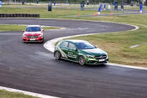 Cầm lái 30 mẫu xe sang Mercedes-Benz tại trường đua Đại Nam