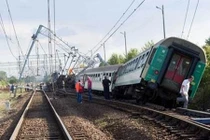 Ba Lan: Tàu hỏa đâm xe cứu thương, 2 người thiệt mạng