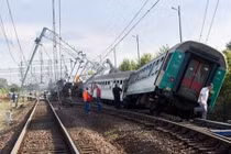 Ba Lan: Tàu hỏa đâm xe cứu thương, 2 người thiệt mạng
