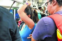 Trai Nhật tranh nhau mua bảo hiểm vì sợ bị tố...sàm sỡ