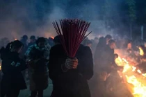 Biển người Trung Quốc chen chúc khấn Thần Tài