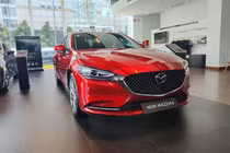 Giá xe Mazda6 giảm 65 triệu đồng, tăng áp lực lên Toyota Camry