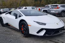 Siêu xe Lamborghini Huracan Performante giá chỉ 1,7 tỷ đồng
