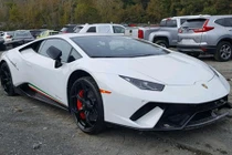 Siêu xe Lamborghini Huracan Performante giá chỉ 1,7 tỷ đồng