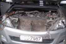 Két nước xe ôtô thủng nên hàn lại hay thay mới?