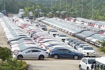 Thị trường ôtô Việt Nam đang “khủng hoảng” xe hàng tồn