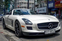 Siêu xe Mercedes SLS mui trần của đại gia cà phê VN