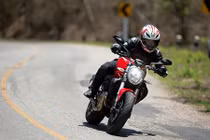 Bikers Việt trải nghiệm “quỷ mới” 821 nhà Ducati trên đất Thái