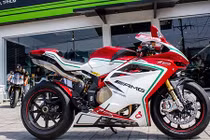 Siêu môtô MV Agusta F4 RC giá 1,35 tỷ trên phố Việt