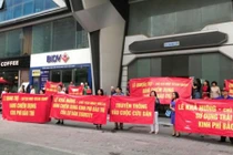 'Cuộc chiến' ở chung cư: Đấu tranh lấy 'danh tiếng' để trục lợi