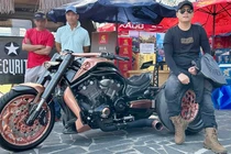 Harley-Davidson V-Rod 800 hơn triệu của Hoàng Kim Khánh được vợ tặng