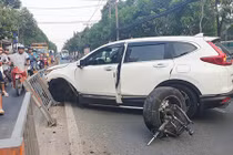 Xe sang Lexus và Honda CR-V gãy trục, rời bánh tại Sài Gòn