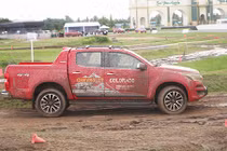 Cầm lái Chevrolet Colorado 619 triệu tại trường đua Việt 